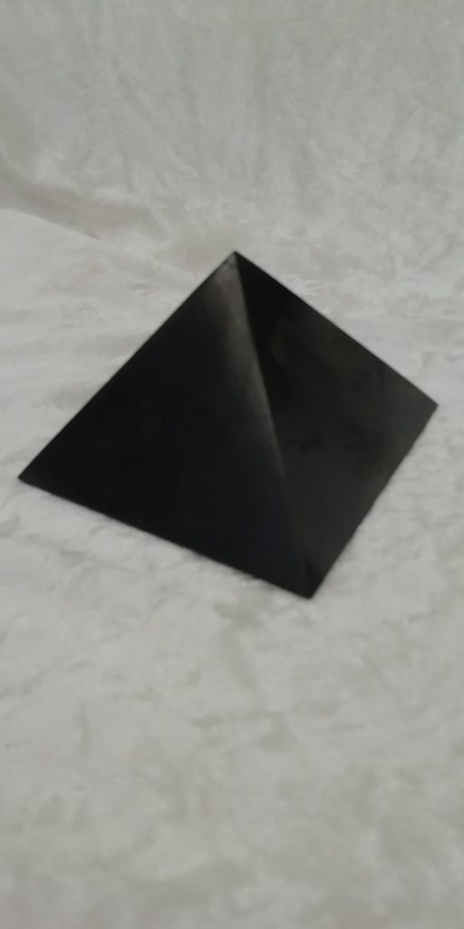 Pyramide Schungit (stab.)